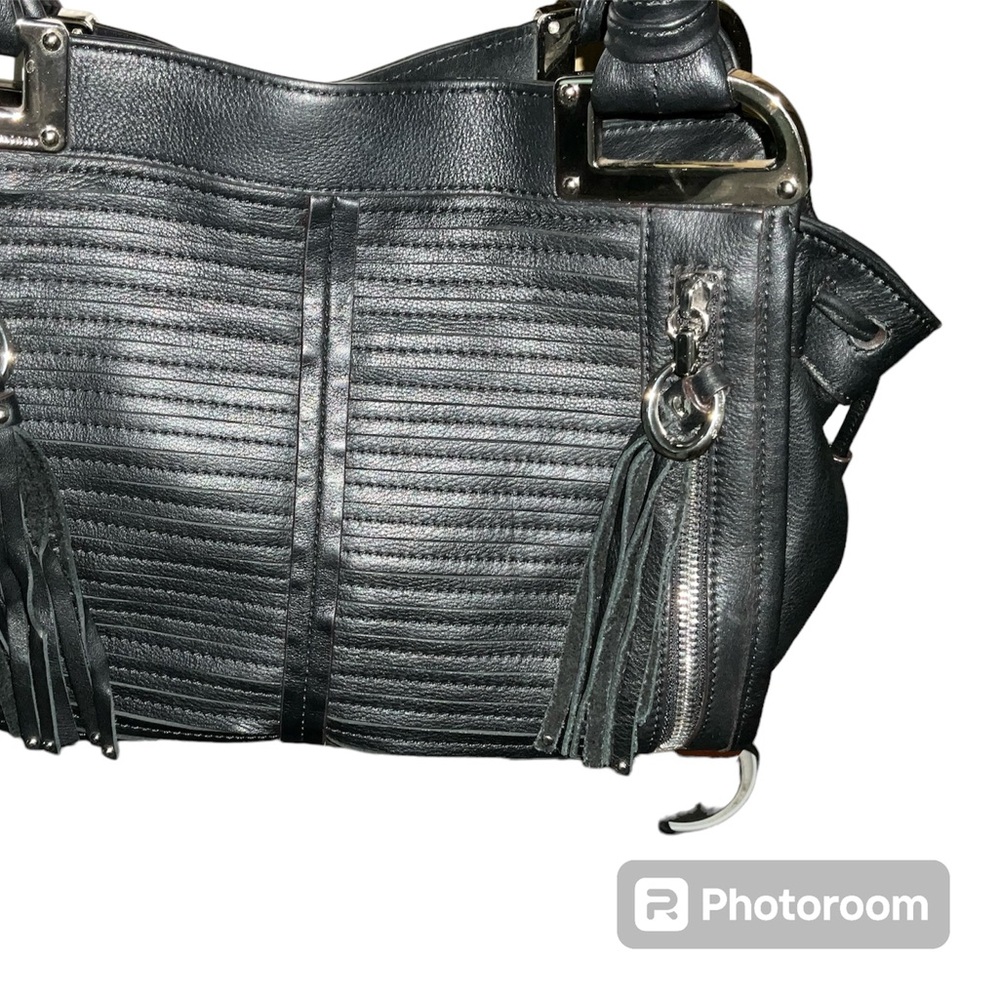 Selling new like black leather B Makowsky shoulder handbag in new condition